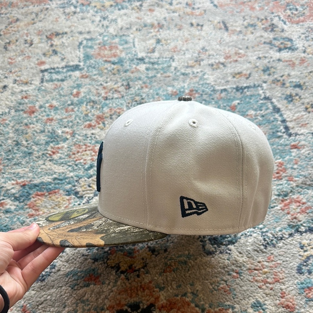 Yankees Fitted Hat - Picture 4 of 7